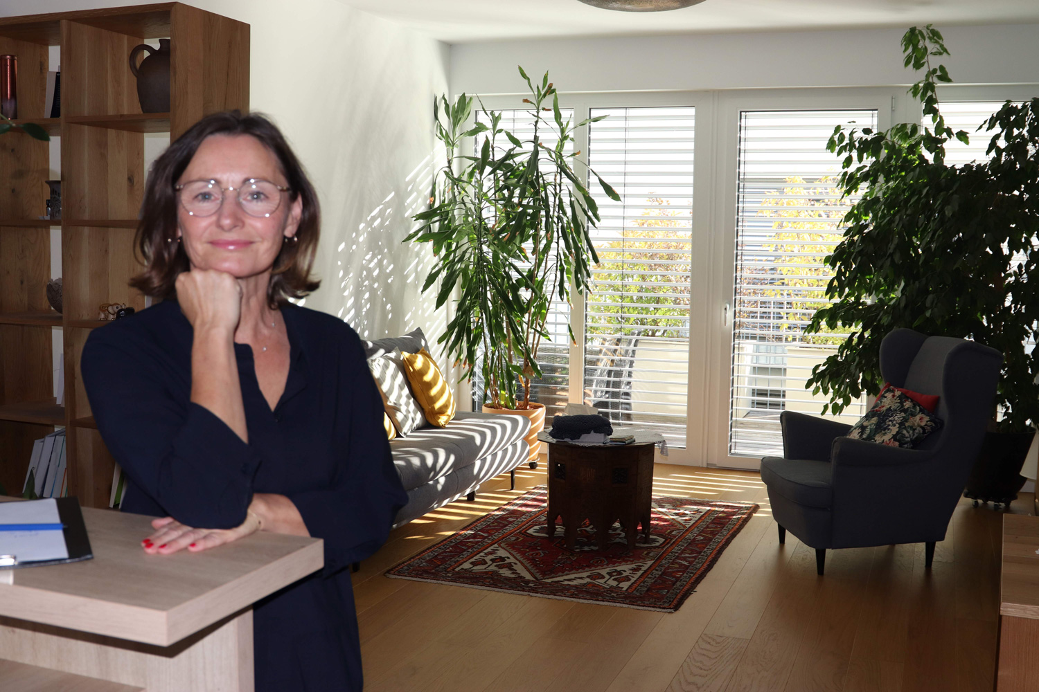 Elisabeth im Raum